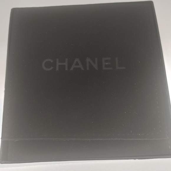 Chanel black lucite pearl bracelet - Picture 4 of 11